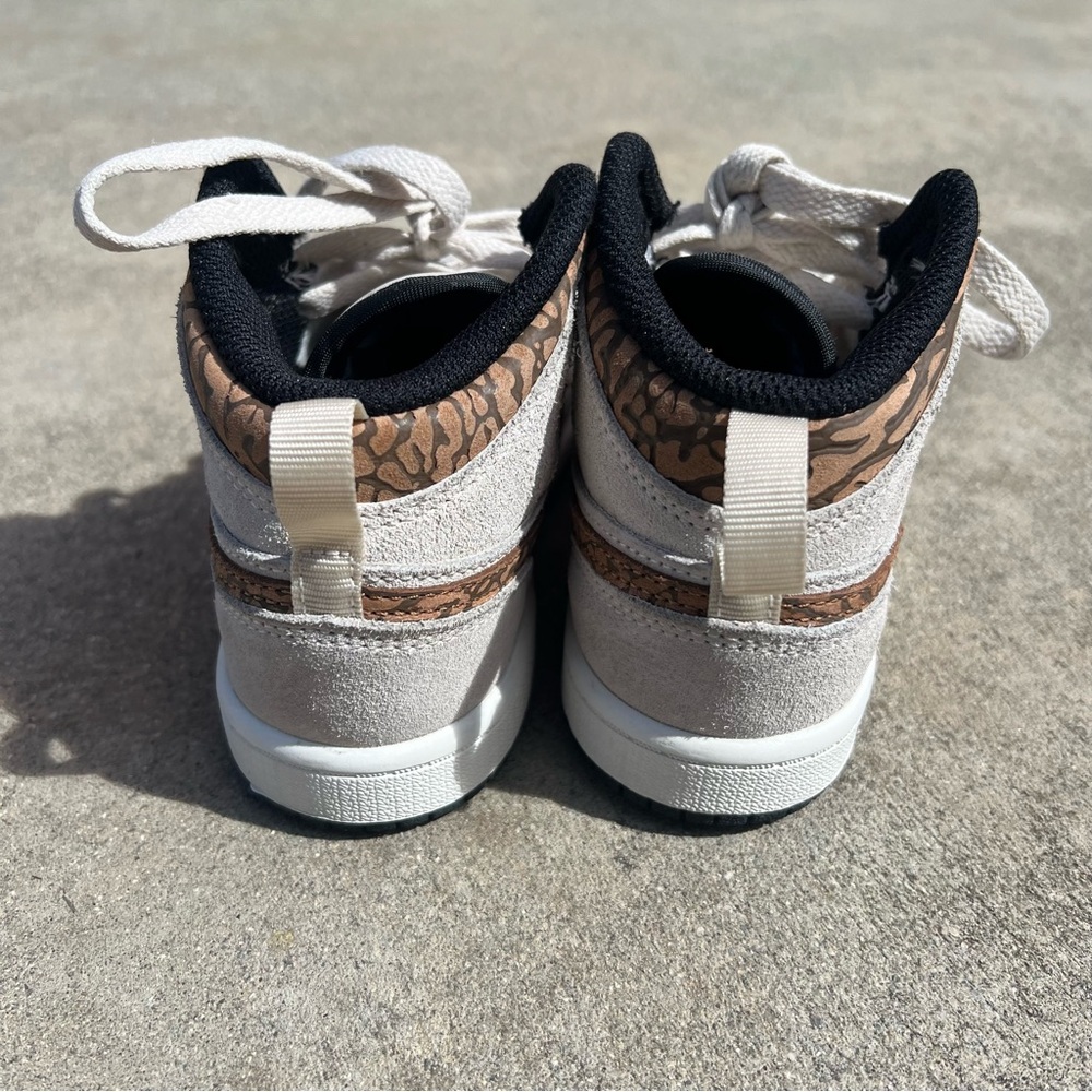 Air Jordan 1 Mid SE Sneakers Youth Kids 13 Shoes Brown Elephant DZ5370-102 - Picture 5 of 9